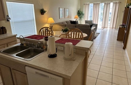 Sunrise Lakes Villa | Executive Orlando 4 Bed/3 bath (2 ensuite) Pool/Spa Home (4H049)
