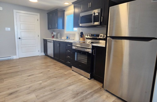 Terra Nova Apartment | Executive & Quiet 2 BDRM in the Heart of the City