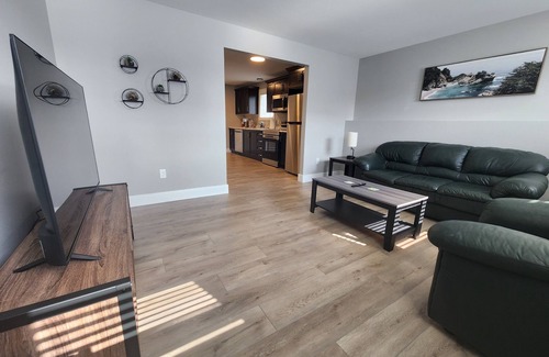 Terra Nova Apartment | Executive & Quiet 2 BDRM in the Heart of the City