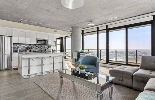 Connaught Condo | Executive Sky LUX - 2 BD 2BA, Views, Pool, Patio & Gym