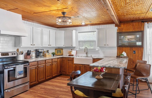 Weatherford Cottage | Executive Western Farm Cottage Retreat STARLINK WIFI Free Horse Trailer Parking