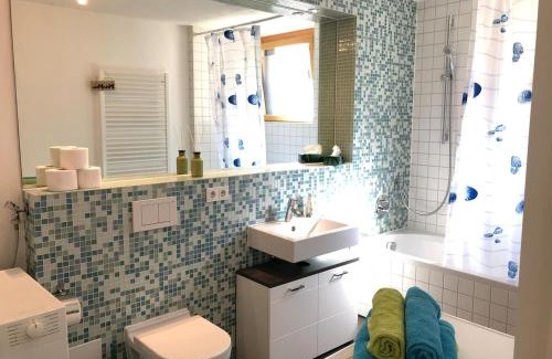 Pfullingen Apartment | Exklusive Ferienwohnung m. Terrasse, ruhig gelegen