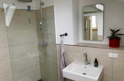 Linden-Sud Apartment | Exklusives Penthouse im ehemaligen Bunker