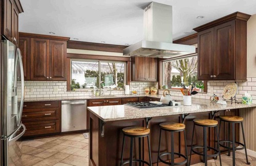 The Dalles House | Expansive Panoramic View of Columbia Gorge, Enormous Deck and Seating, BBQ, Billiards, Darts, Games