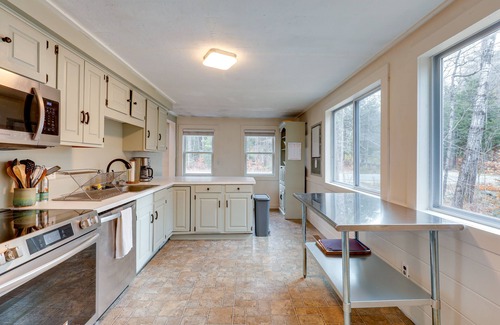 Elkins House | Expansive Wilmot Escape w/Deck Near Skiing!
