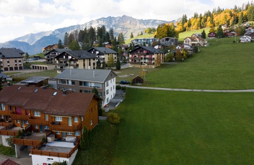 Mitloedi Apartment | "Experience Comfort and Adventure at Ferienhaus Bergblick in Amden!"