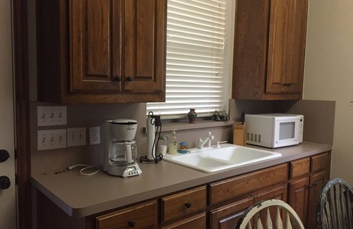 Mansfield House | Experience Country living, 1 br, pool, fishing pond