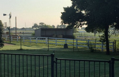 Mansfield House | Experience Country living, 1 br, pool, fishing pond
