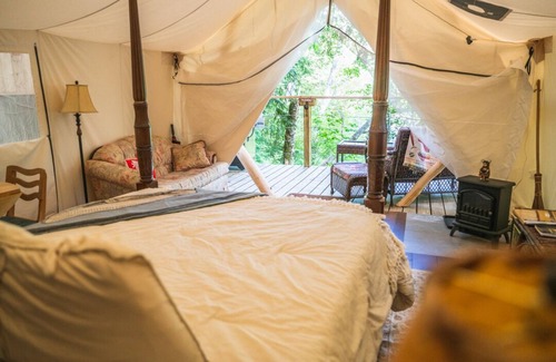 Maple Ridge Resort | Experience Glamping on a budget! Self contained, quiet, romantic, swim, fish,