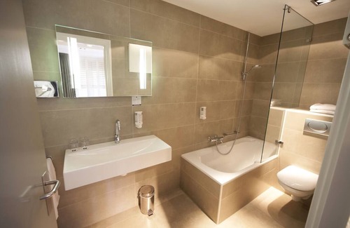 Rijssen Hotel | Experience Luxury and Calm at a Scenic Nature Retreat! Indoor Pool, Free Parking