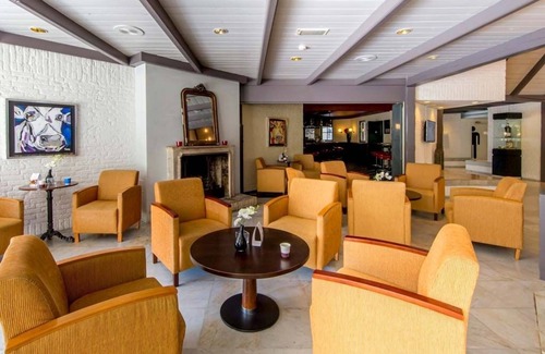 Hoevelaken Hotel | Experience Peace in Room Nestled in Nature’s Embrace Near The Mondriaan House