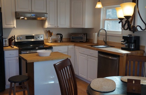 Catskill Cottage | Experience Peace in this Beautiful country cottage nestled beneath the mountains