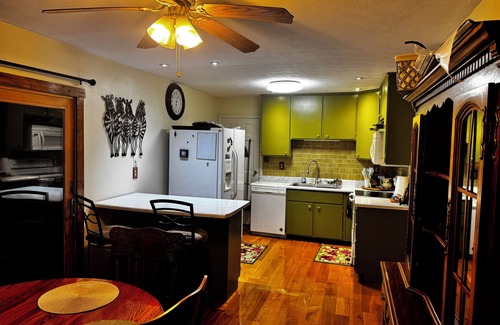 Dover House | Experience Peace, Relaxation and Comfort in Kentucky with a touch of KENYA!