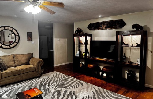Dover House | Experience Peace, Relaxation and Comfort in Kentucky with a touch of KENYA!