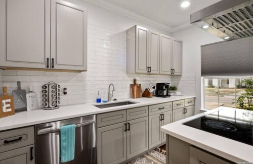 Highland Park Cottage | Experience Serenity in a 4br/3ba Downtown Home