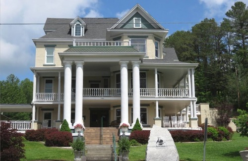 Clintwood House | Experience Small Town Country Living "Your Home Away From Home"