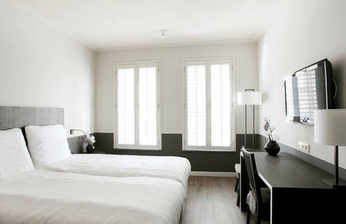 Municipality of Huizen House | Experience Soothing Outdoors | 3 Units Near Goois Nature Reserve, Naarderbos