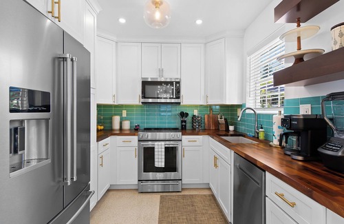 North Corals House | Experience Surf, Sun & Sea, a spacious 3-bedroom Tropical Retreat!