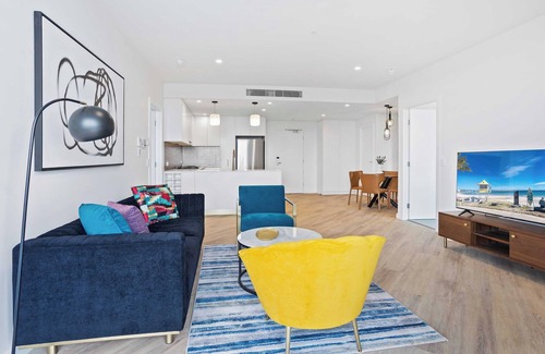 Southport Apartment | Experience the epitome of luxury at this stunning two-bedroom apartment!