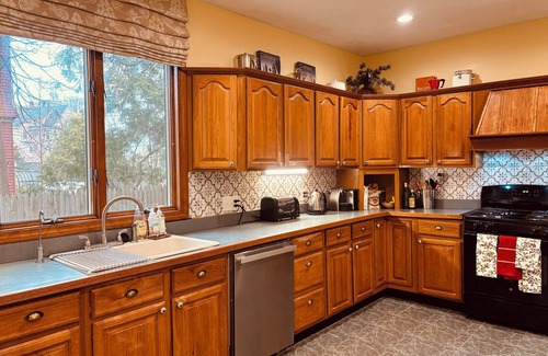 West Roxbury House | Experience the history of Boston in the most sought after neighborhood.