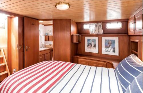 Damariscotta Boat Rental | Experience the Magic of Sleeping Your Own Private Yacht in Damariscotta, Maine