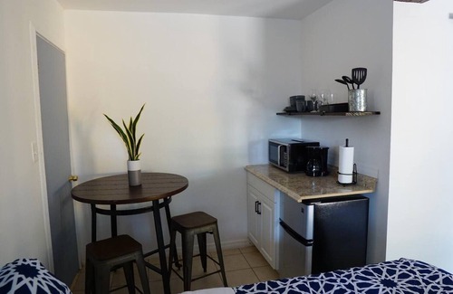 Carver City - Lincoln Gardens Apartment | Experience the passion of hospitality, cleaning, and good location!