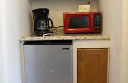 Carver City - Lincoln Gardens Apartment | Experience the passion of hospitality, cleaning, and good location!