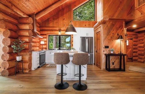 Oregon City Cabin | Experience the PNW in our newly remodeled Log Cabin