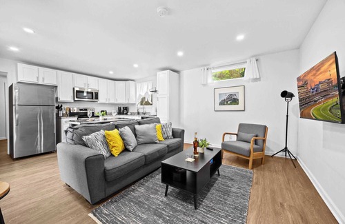 Phoenix Hill Apartment | Experience the Unique Re-Nu Shipping Container #5