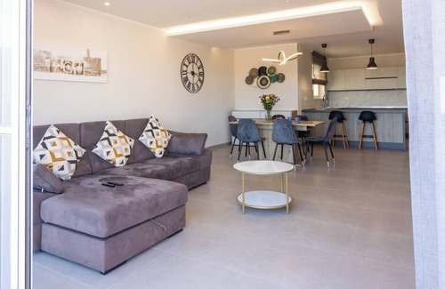Ta' Zokkrija Apartment | 🌴 Experience true luxury at this tranquil penthouse retreat — a perfect escape for couples seeking romance 💕 or families looking to relax together in style 🐚☀️.