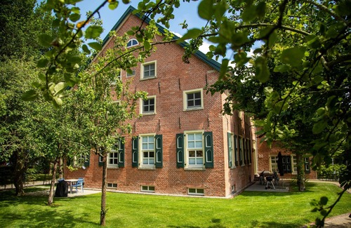 Upleward Apartment | "Experience unforgettable vacation moments at Gulfhof Boomgaarden!"
