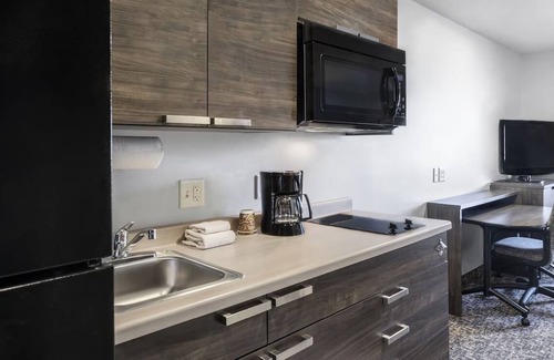 Sundance House | Explore Buckeye with Ease—Pet-Friendly Accommodation and Free Parking Await