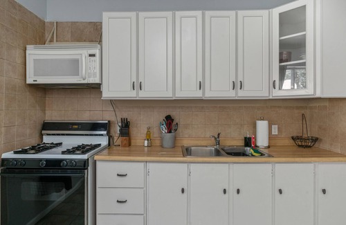 Tonawanda Apartment | Explore Buffalo & Niagara Falls from this newly renovated apartment!