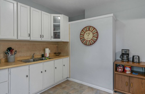 Tonawanda Apartment | Explore Buffalo & Niagara Falls from this newly renovated apartment!