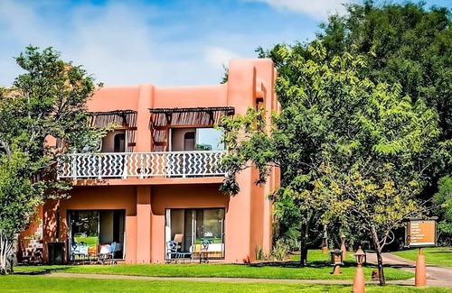 Livingstone Apartment | Explore More of Zambia's Charm! Two Relaxing Units Close to Victoria Falls
