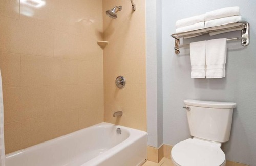 Blaine Hotel | Explore Ohio Valley | Visit Wheeling Island Casino | Close to Shops
