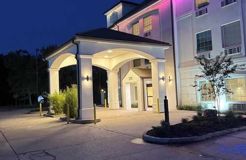 Covington Apartment | Explore our modern amenities, thoughtful floor plans, and prime location.