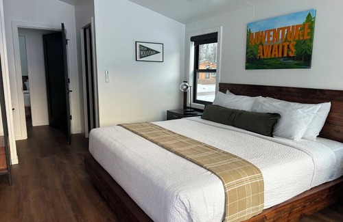 Iron Mountain Hotel | Explore Scenic Overlooks from Charming Ski-in/Ski-out Cabin Near Attractions