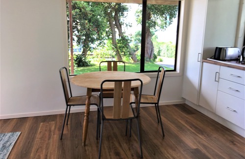 Omapere Apartment | Explore the beautiful Hokianga area from this comfortable self contained flat.