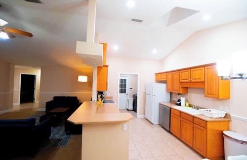 Newberry House | Explore the best of Florida roomy 3-bedroom house in charming Newberry with Wifi