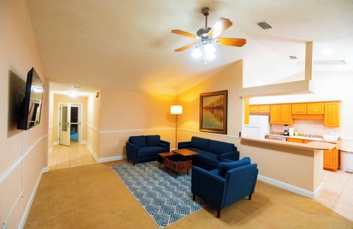 Newberry House | Explore the best of Florida roomy 3-bedroom house in charming Newberry with Wifi
