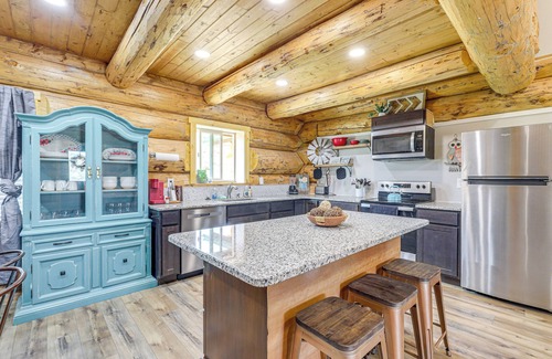Gusher Cabin | Explore Uintah Basin: 'Rustic Cliff' Cabin w/Loft