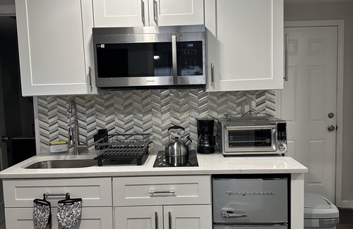 Orange Apartment | Express 2 Bedroom Haven near Airport in Orange, NJ