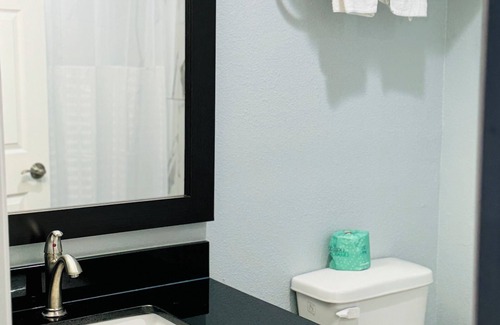 El Campo Hotel | EXPRESS INN & SUITES