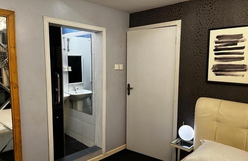 Ikeja Apartment | Exquisite 1bedroom apartment ikeja 10 min to the airport