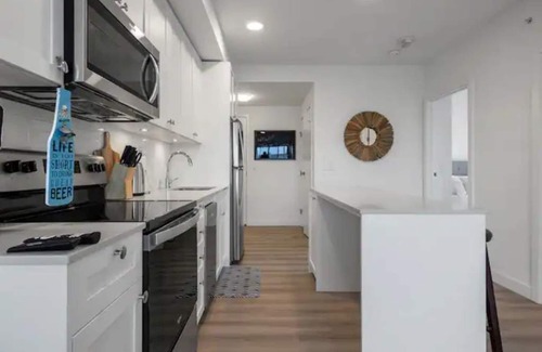 Bridgeland Apartment | Exquisite 2 Bed Condo near DT Core W/Free Parking
