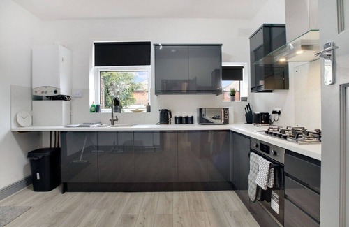 Fenham House | Exquisite 3-Bedroom, Newly Renovated, Sleeps 6