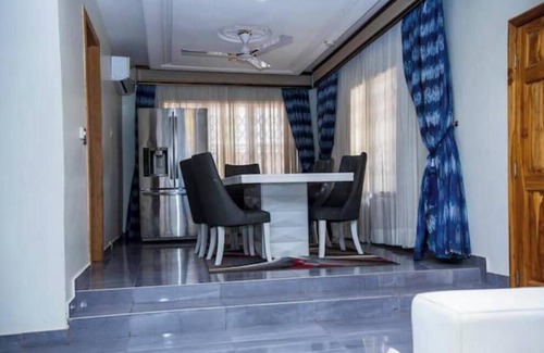 Kwabenyan Apartment | Exquisite 4-bedroom home with free car pickup