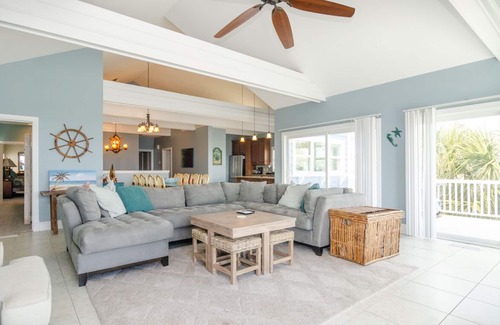 South End House | Exquisite 4000 sq ft Oceanfront Home