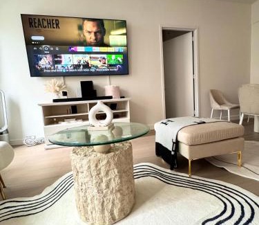 Financial District Apartment | Exquisite Urban Oasis: Luxury 1 Bedroom Retreat in Downtown Manhattan